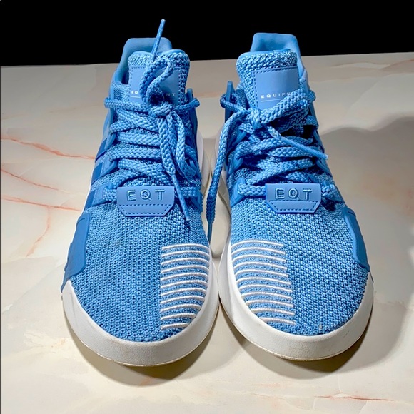 Sneakers - Picture 2 of 7